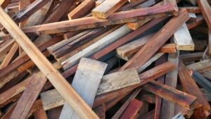 Déchets de bois de construction